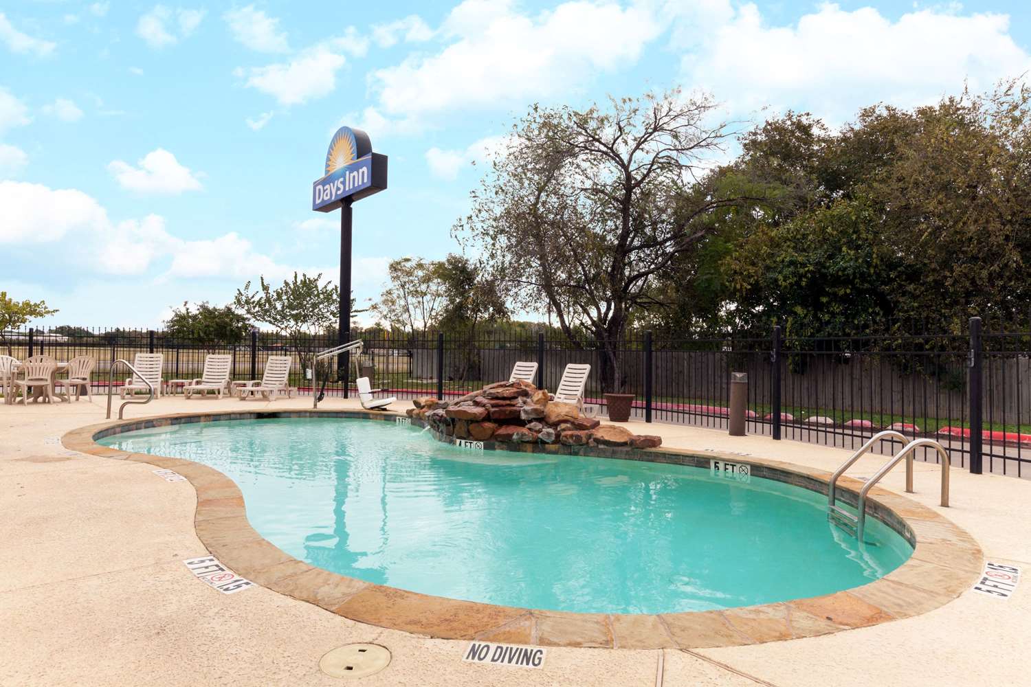 Days Inn by Wyndham San Antonio at Palo Alto 9/10