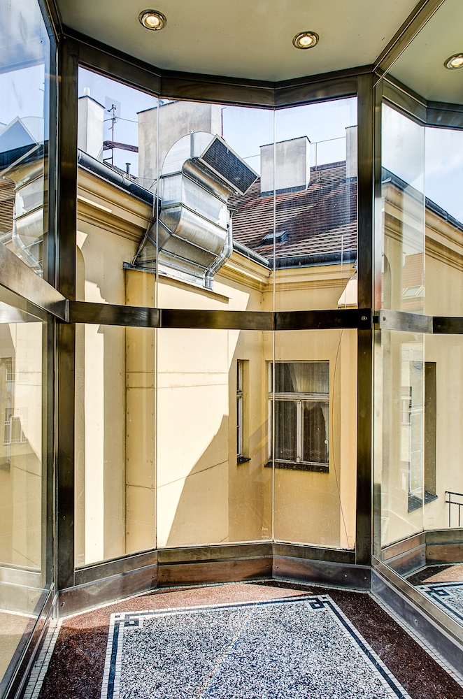 Art House Apartments by Adrez Living 1/23