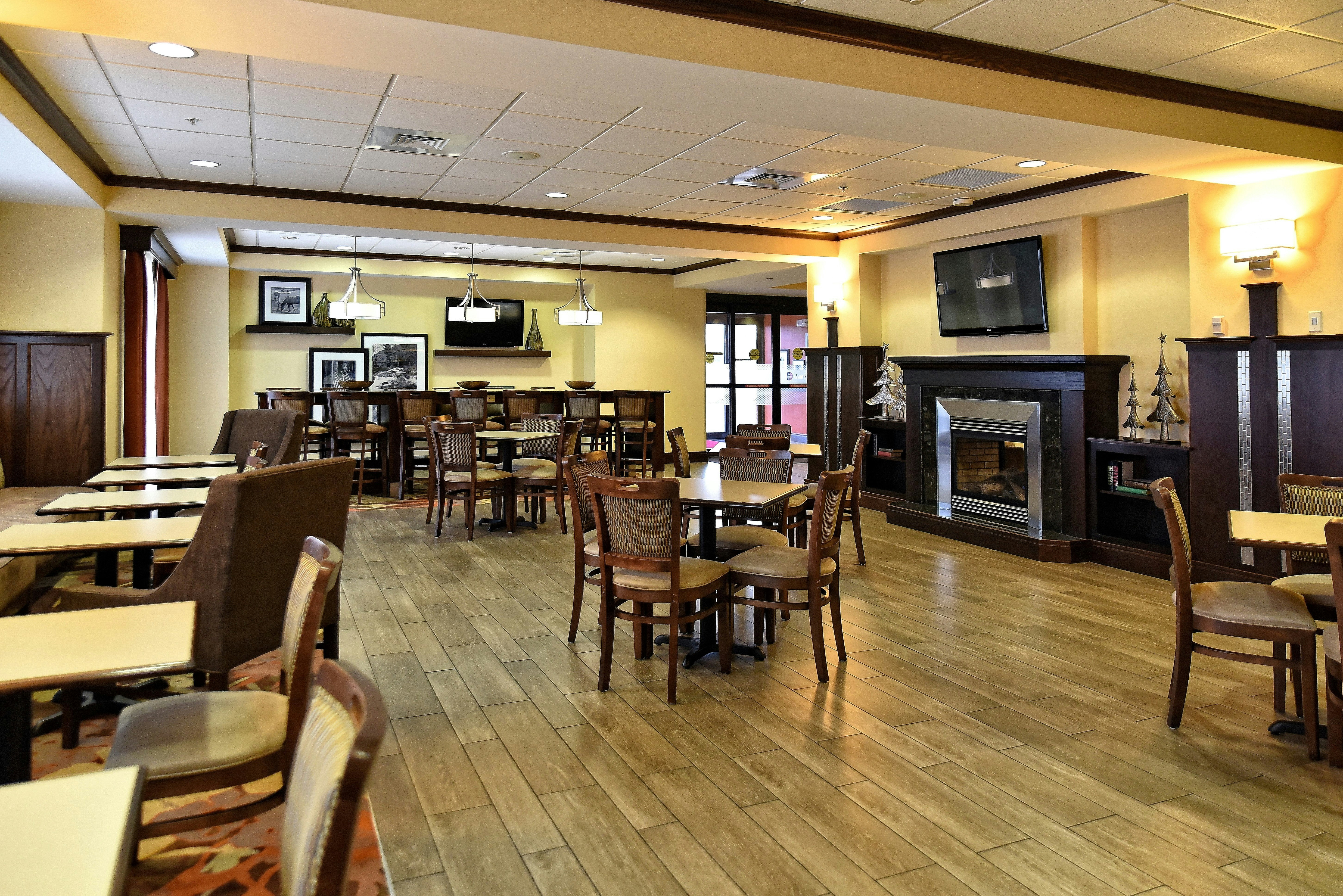 Hampton Inn Geneseo 33/54