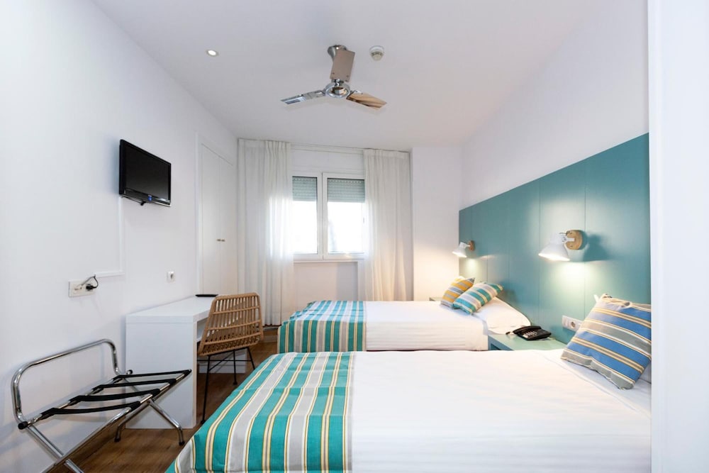 Yomo Hostal BCN Port 16/38