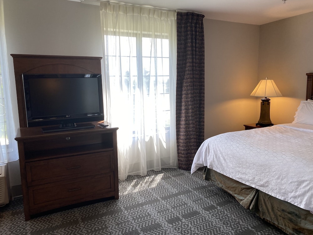 Staybridge Suites Milwaukee West-Oconomowoc 19/73