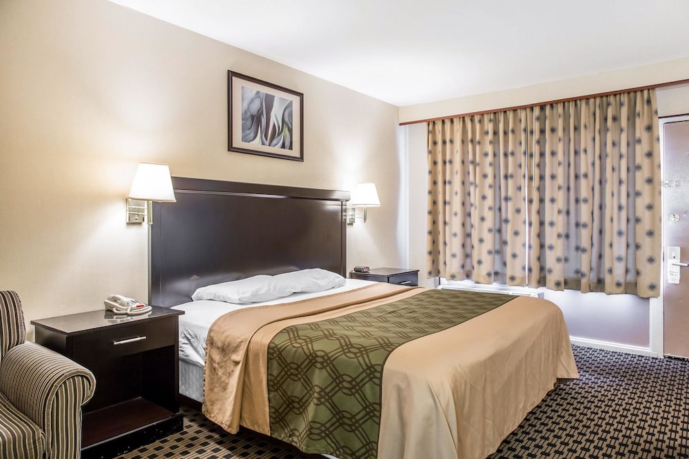 Econo Lodge West Haven 11/38