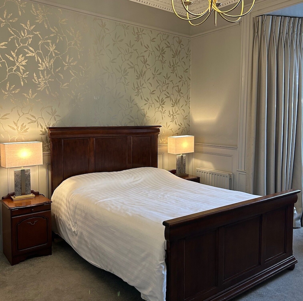 ROOM, SINGLE