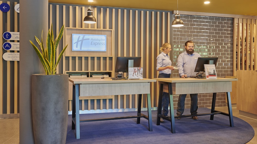 Holiday Inn Express Dortmund Hotel 35/46