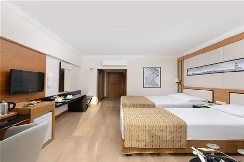 Room, Double or Twin Bed, Lateral Side Sea View
