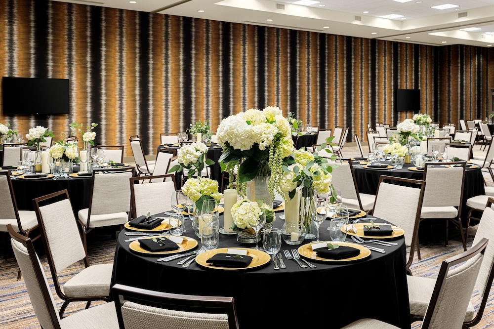 Courtyard By Marriott Dallas Downtown Reunion District 28/45