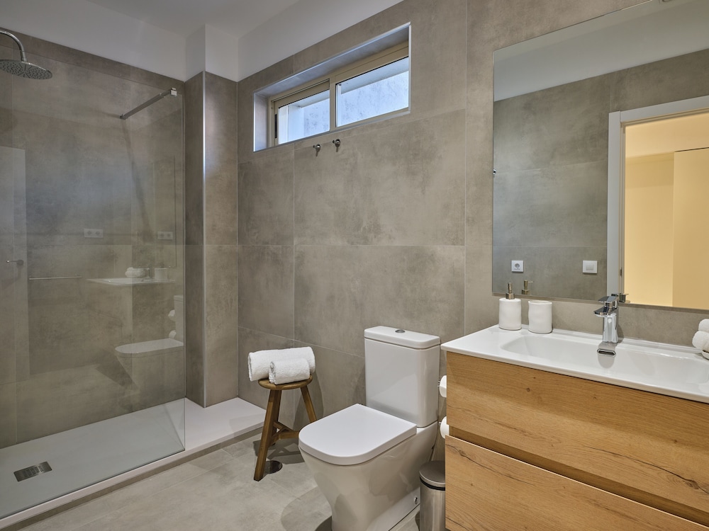 Paseo Suites Hotel 46/47