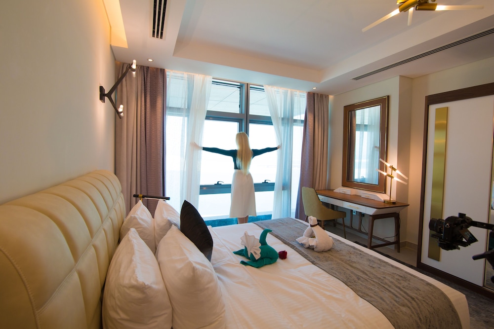 Waterfront Hotel Apartment 27/54