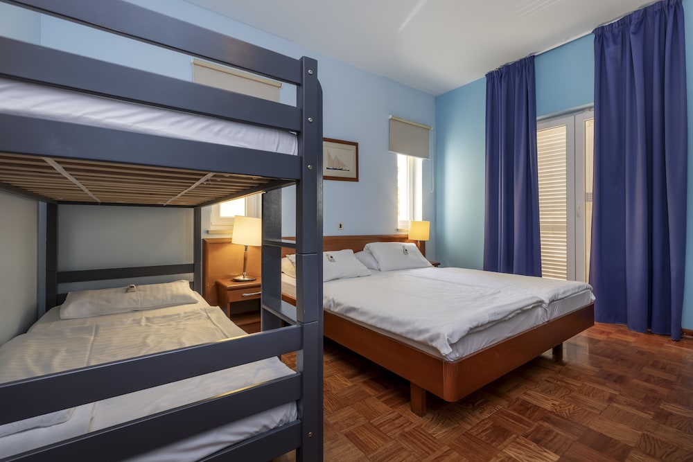 HOTEL MANORA 29/76