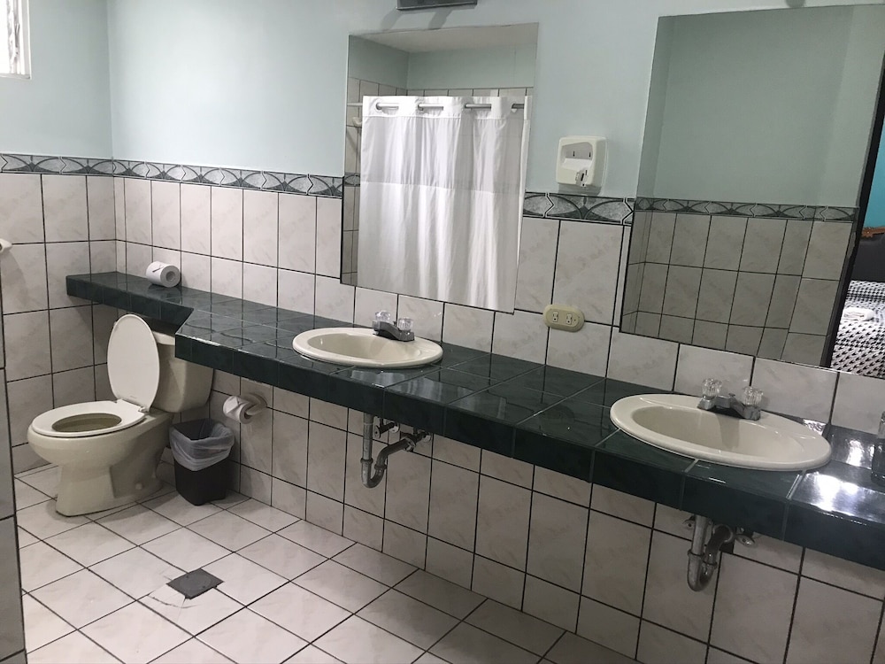 EXECUTIVE, SUITE, MULTIPLE BEDS, GARDEN VIEW