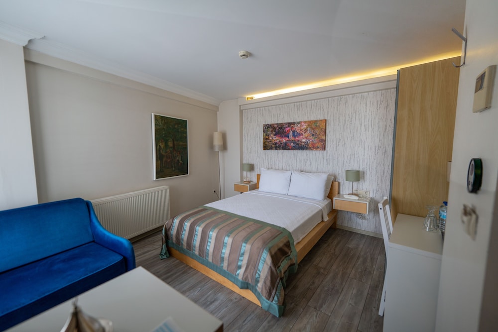 ELANAZ HOTEL 12/50