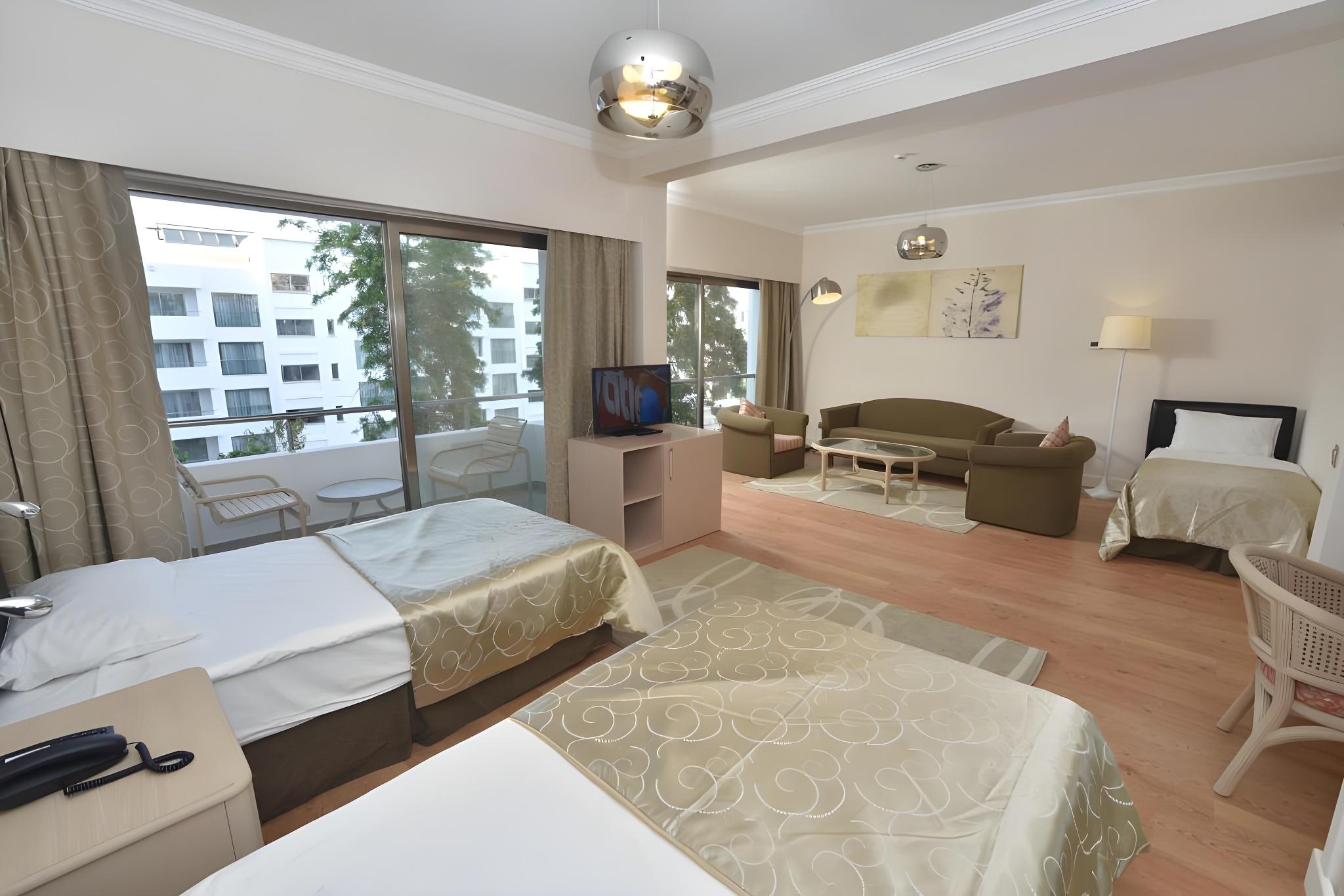 Room, Triple, Land View
