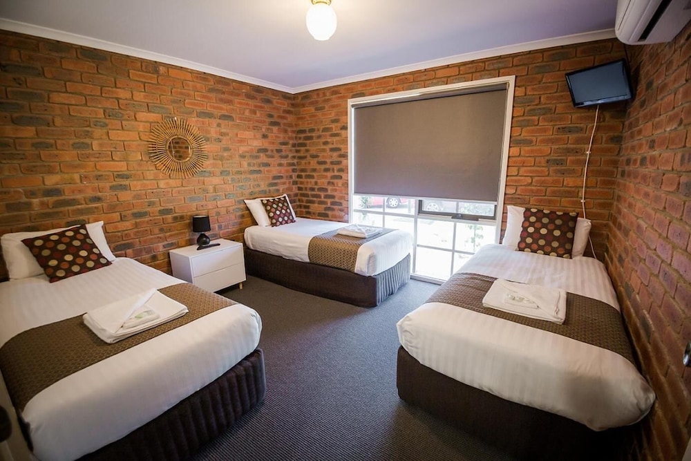 AUSTRALIAN SETTLERS MOTOR INN 13/25