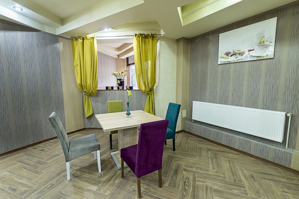 PRESTIGE BOUTIQUE HOTEL CRAIOVA 64/65