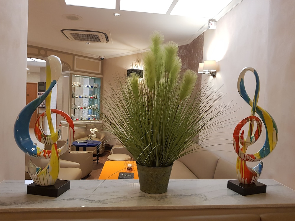 Hotel Champerret Elysees 63/70
