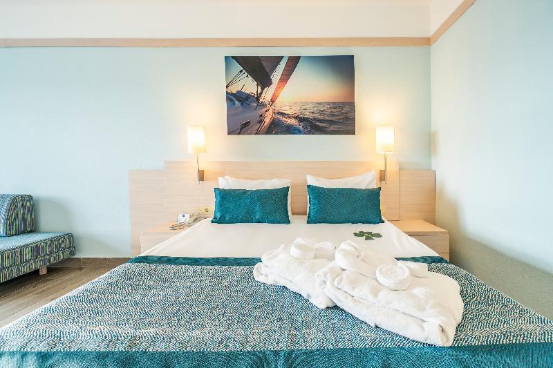 Room, Single, Queen Bed, Land View