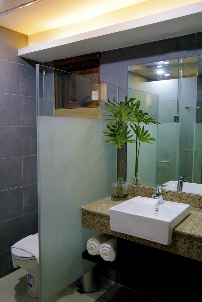 Coron Soleil Garden Resort 67/68
