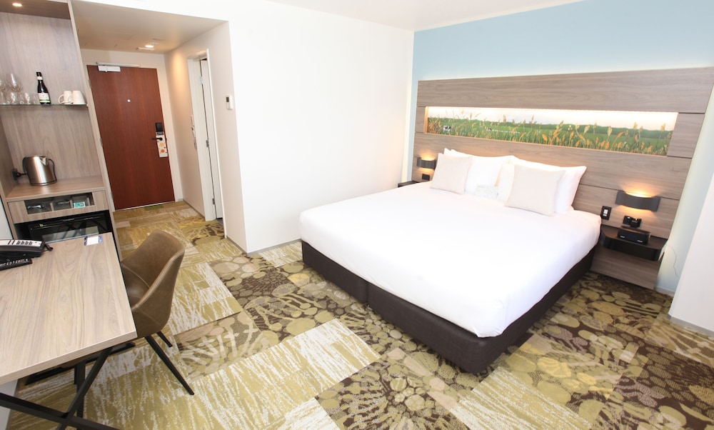 SUPERIOR, KING BED