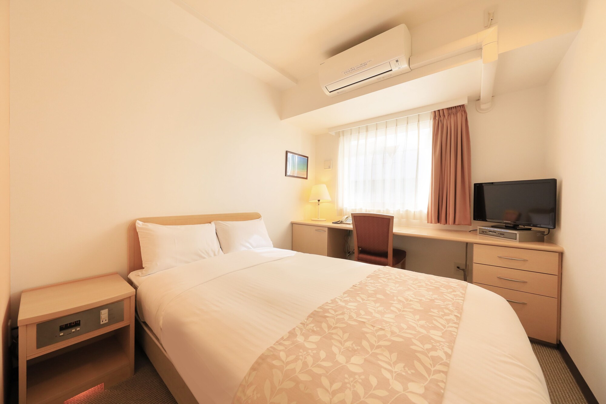 SEMI ROOM, SEMI DOUBLE BED, SMOKING