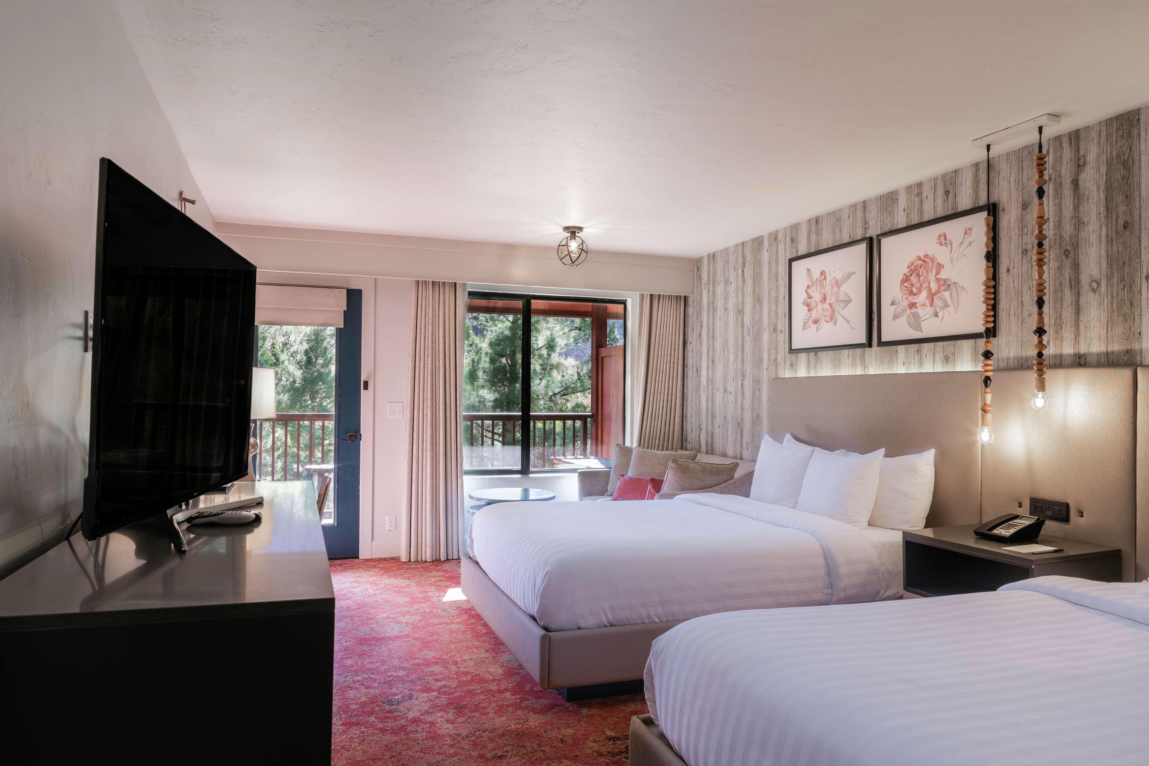 غرفة ديلوكس، Cliffrose Springdale, Curio Collection by Hilton 2/4