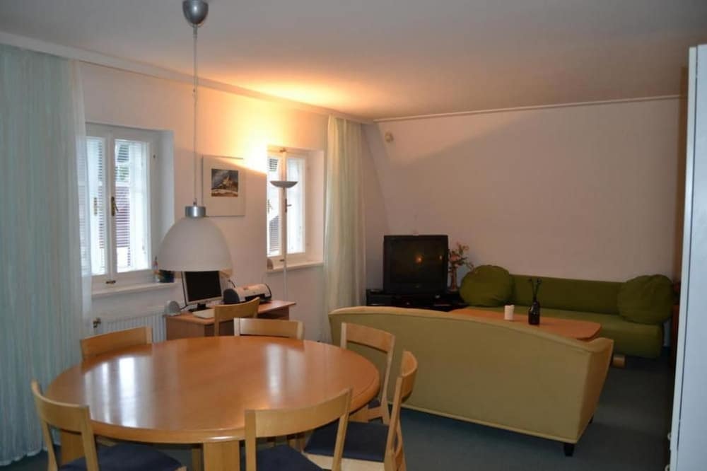 Apartments Holiday Pec 16/28