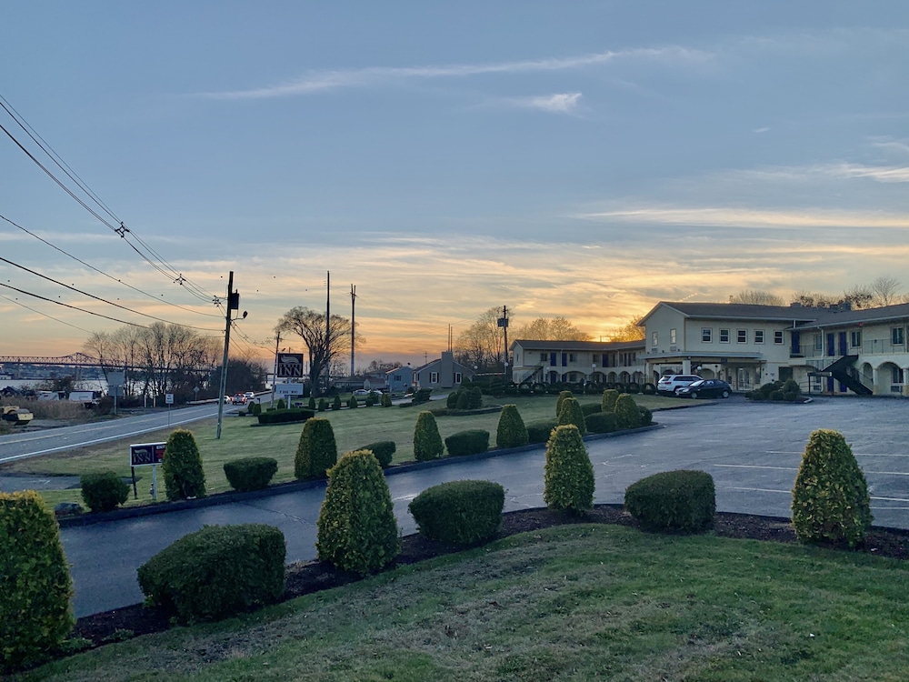 Rodeway Inn Somerset MA 48/57