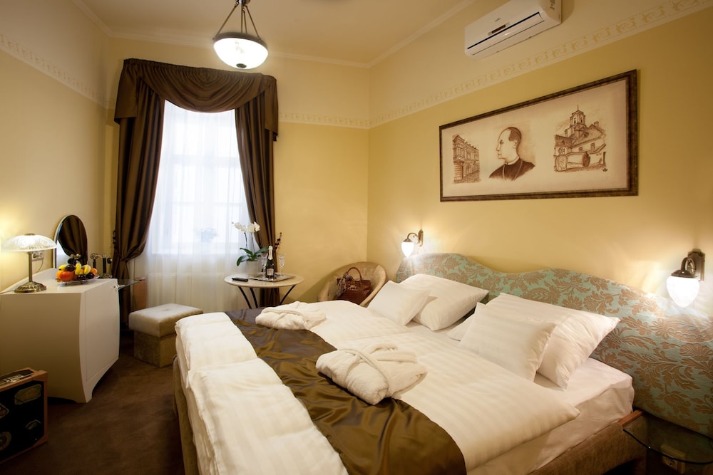Barokk Hotel Promenad Gyor 4/24