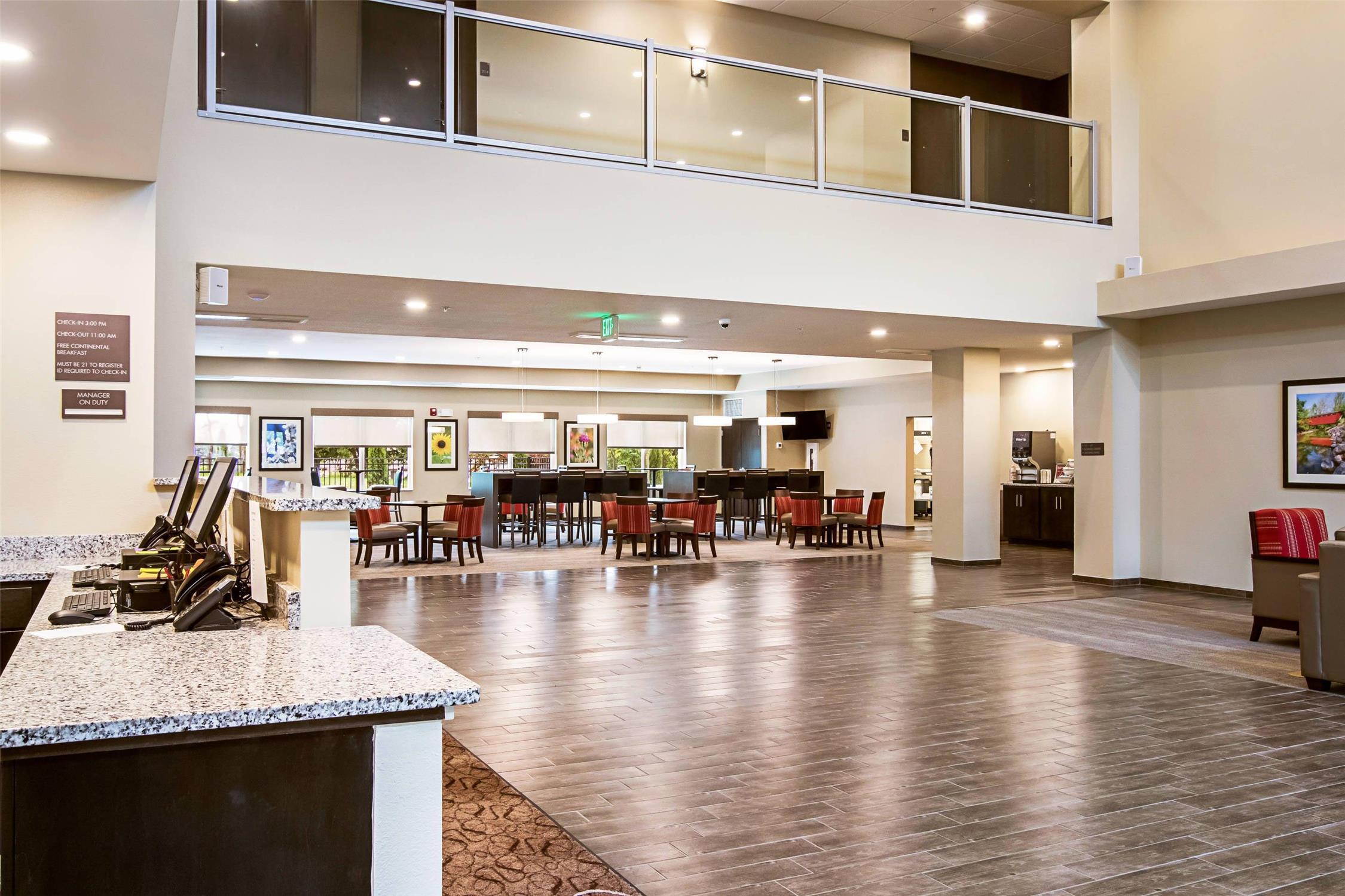 Comfort Suites Wooster near University Campus 46/54