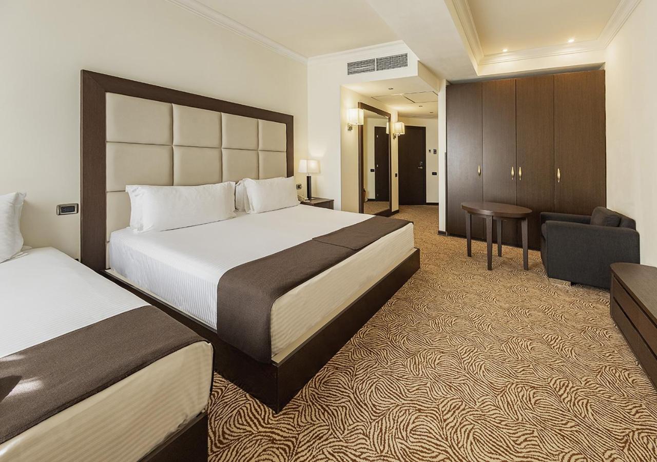 Superior, Triple, 1 Queen and 1 Single Bed