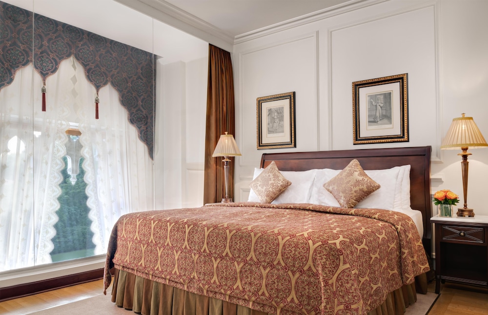 Sultan, Suite, 1 King and 1 Single Beds