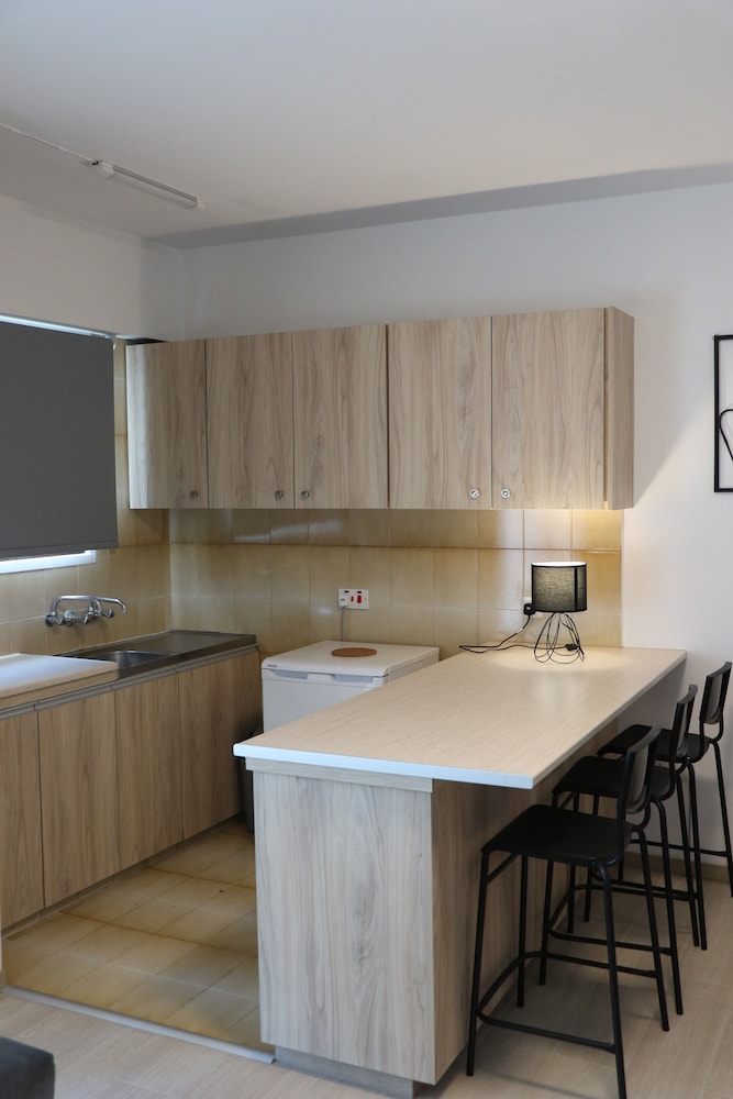 Layiotis Hotel Apartments 21/23