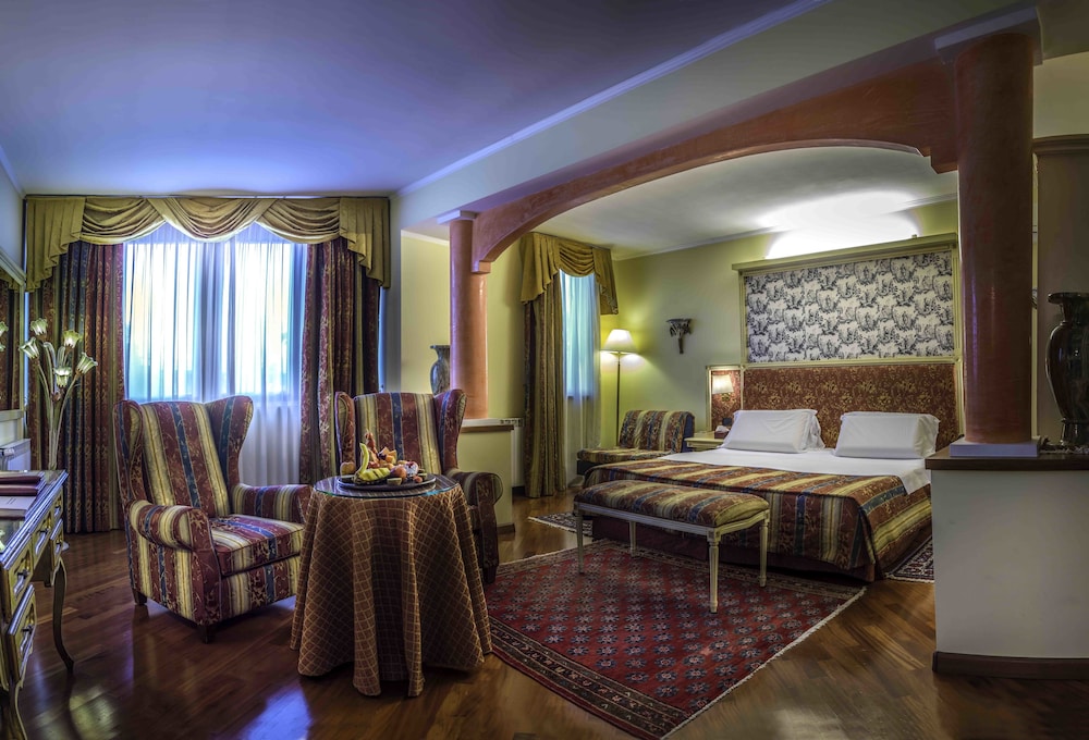 Hotel La Bussola 38/46