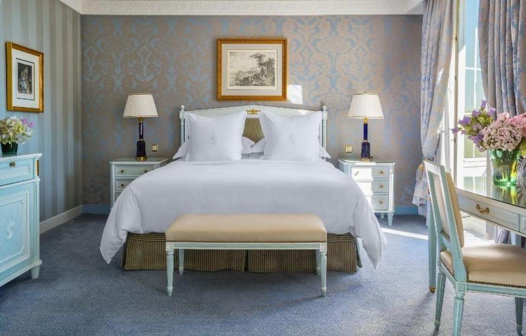 Four Seasons, Executive, Suite, King Bed