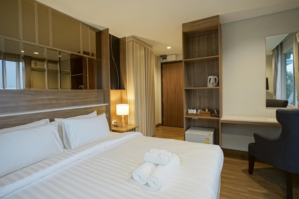 Nantra Chiangmai Riverfront Hotel 11/50