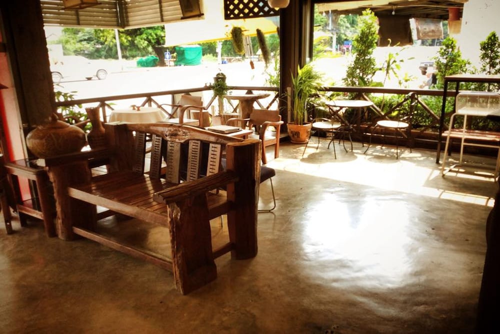 Ez House & Cafe 43/67