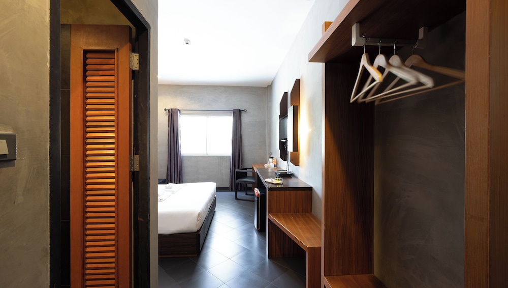 B2 Airport Boutique & Budget Hotel 38/39