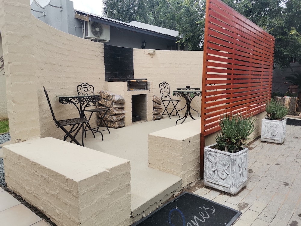 Rene's Guesthouse 5/45