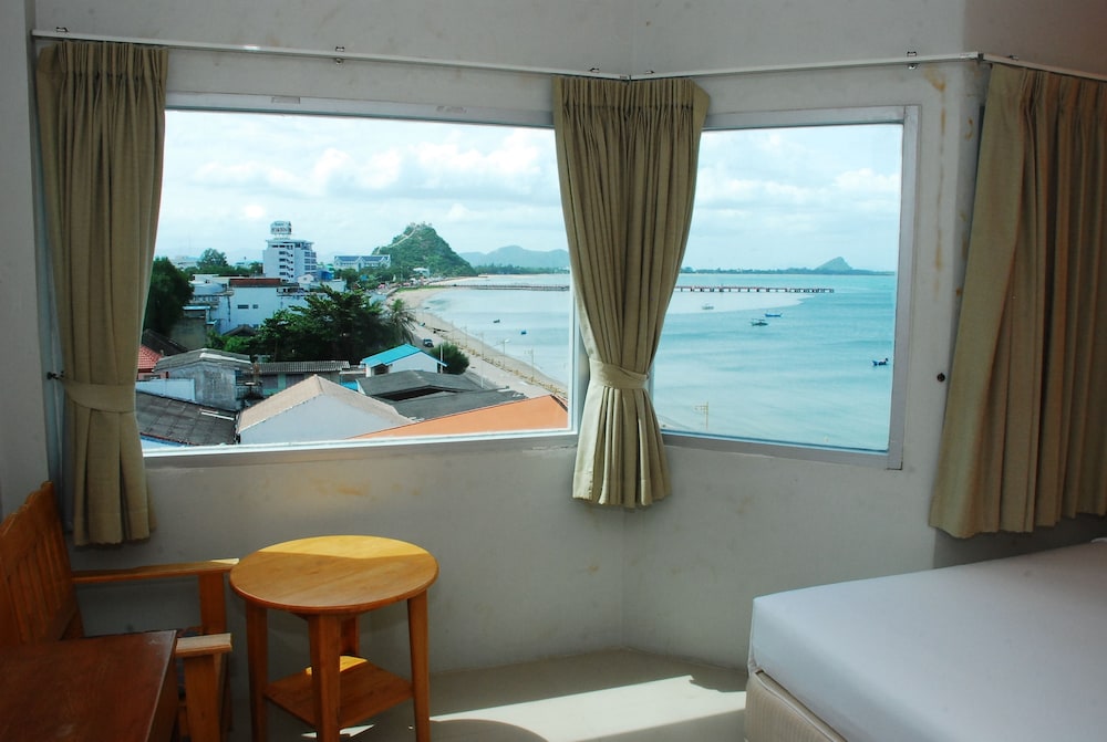 Prachuap Beach Hotel 23/40