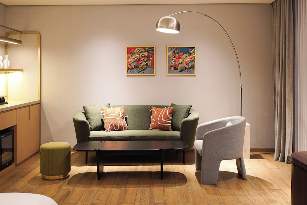 Artotel Living World Kota Wisata 26/55