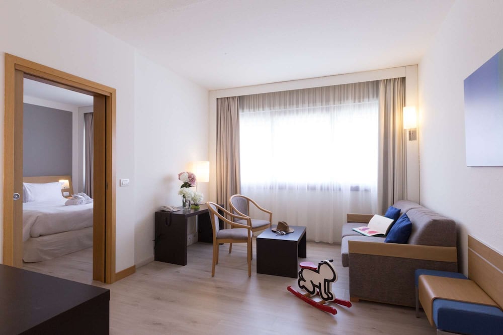 Living Place Hotel 86/105