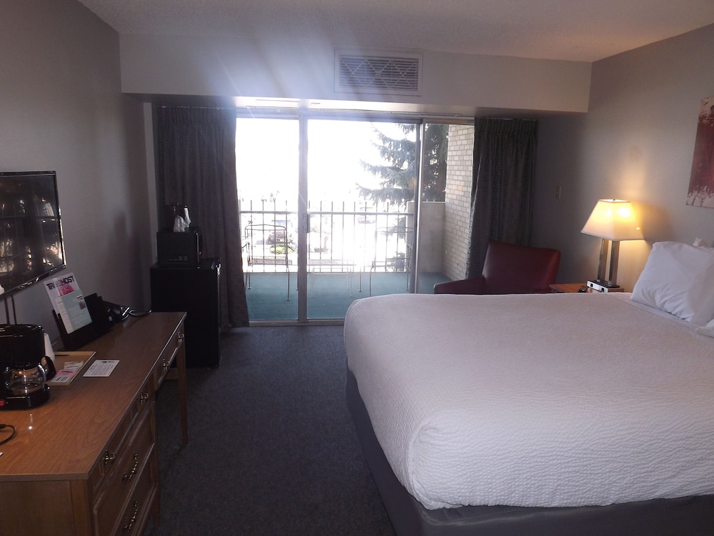 Satellite Hotel 37/50