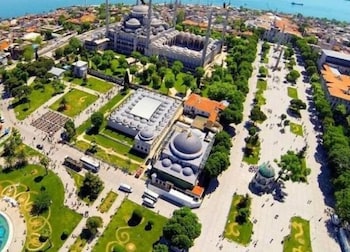 Queens Land Istanbul 28/30
