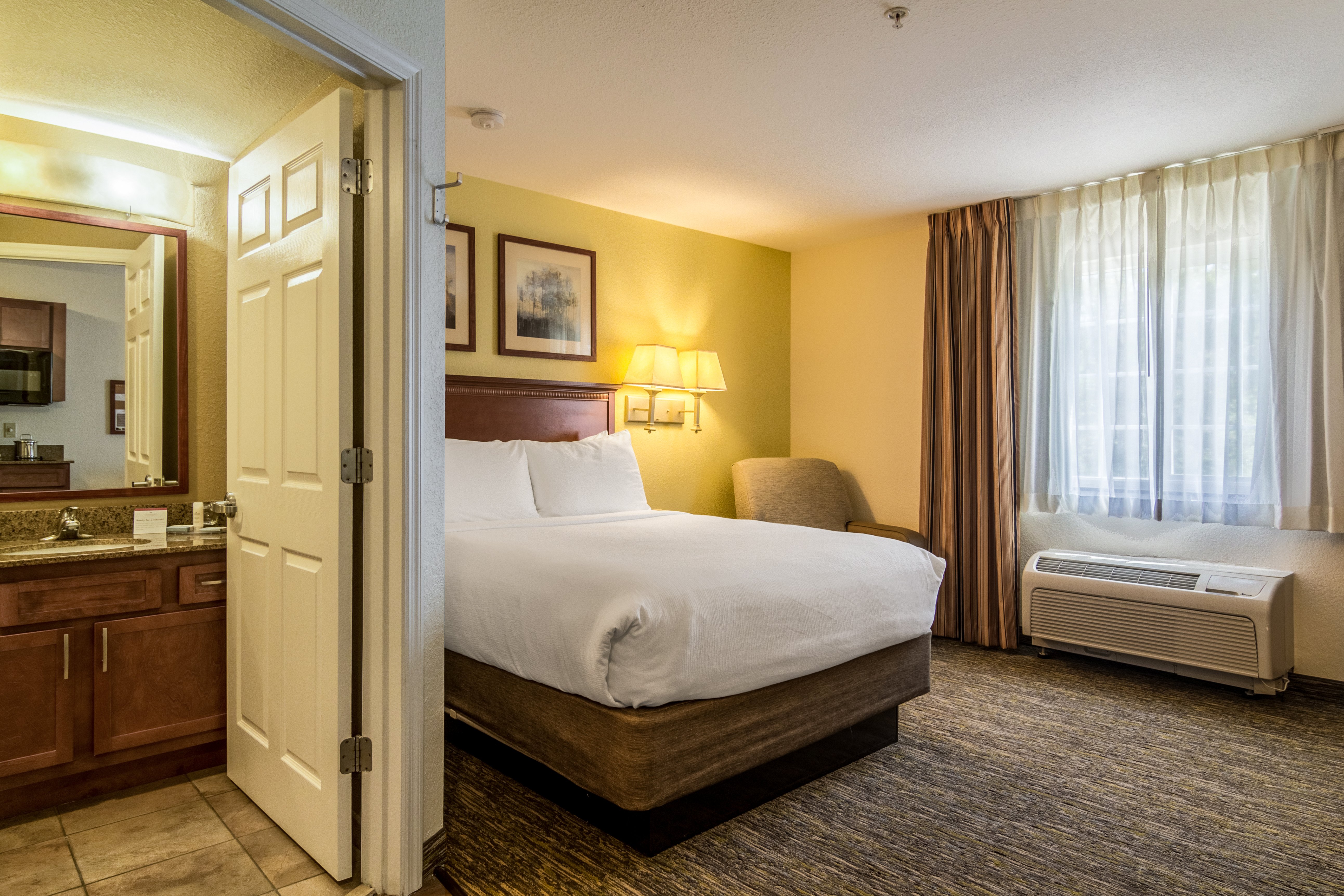 Room, Queen Bed, Accessible
