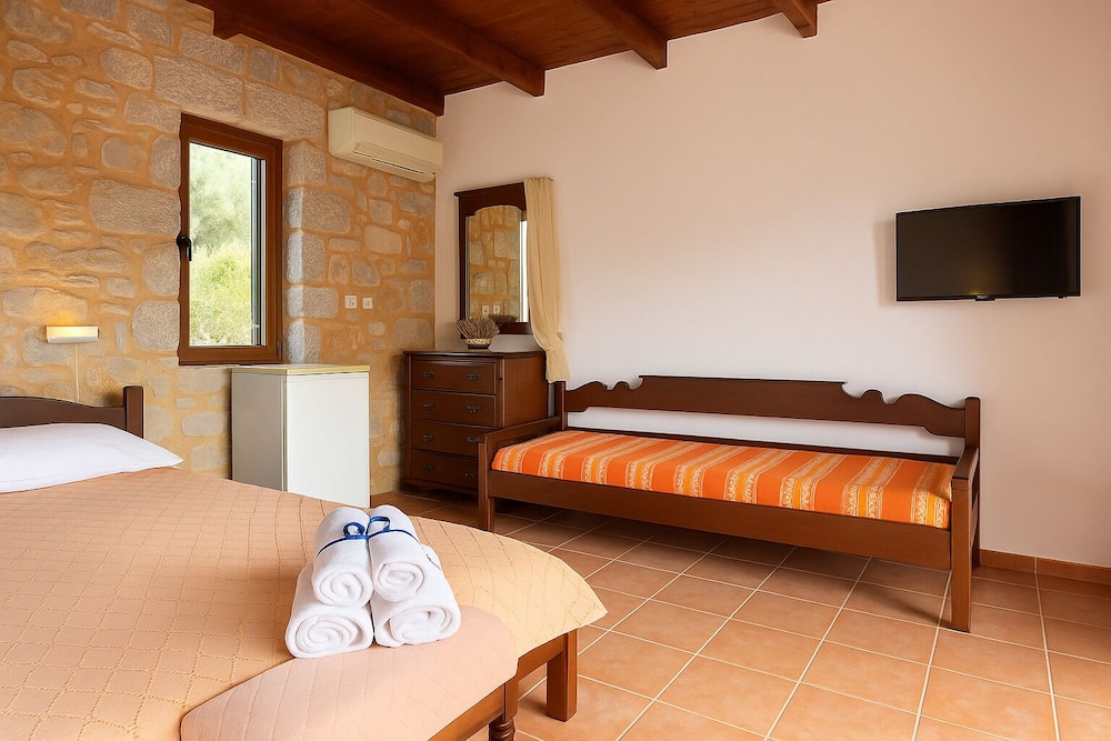 Lalloudes Seaside Accommodation 31/50