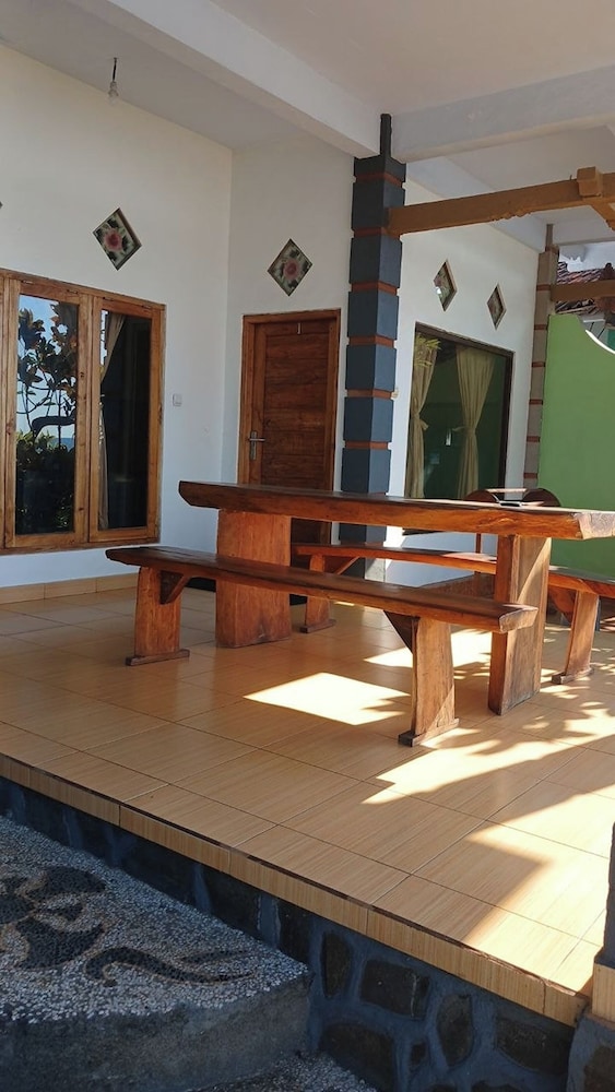 Hotel Tara Bar & Resto Air Sanih by ZUZU 38/57
