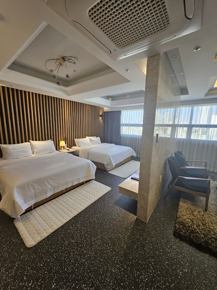 Bentley Hotel Chungjang 16/38