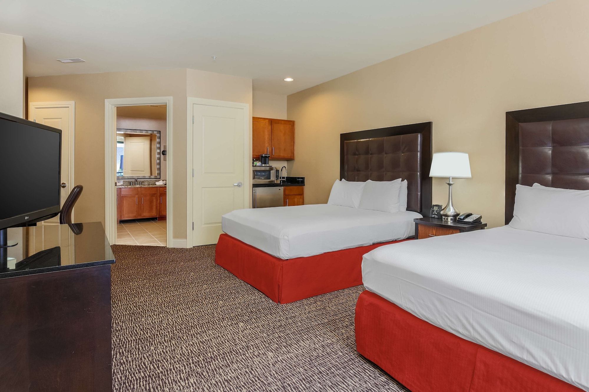 SUPERIOR, 2 QUEEN BEDS, FOUNTAIN VIEW