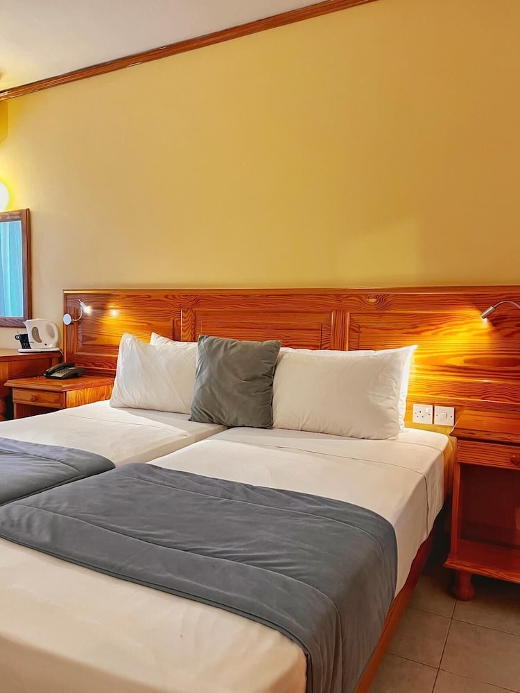 ECONOMY, TWIN BEDS, PARTIAL SEA VIEW