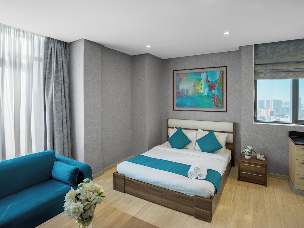 STUDIO, QUEEN BED