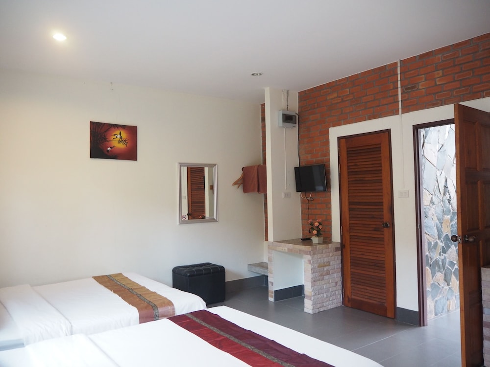 Canal Resort 32/69